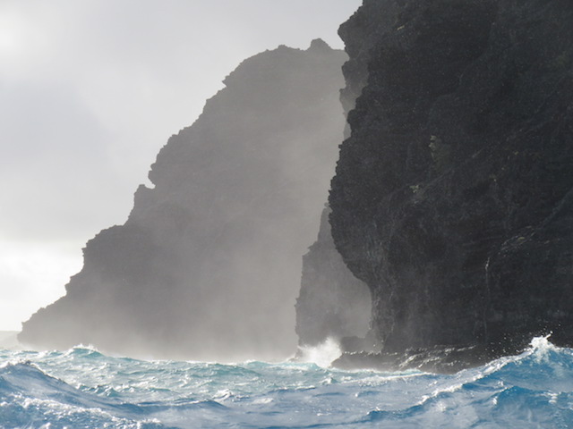 kauai-sailing-seacliffs